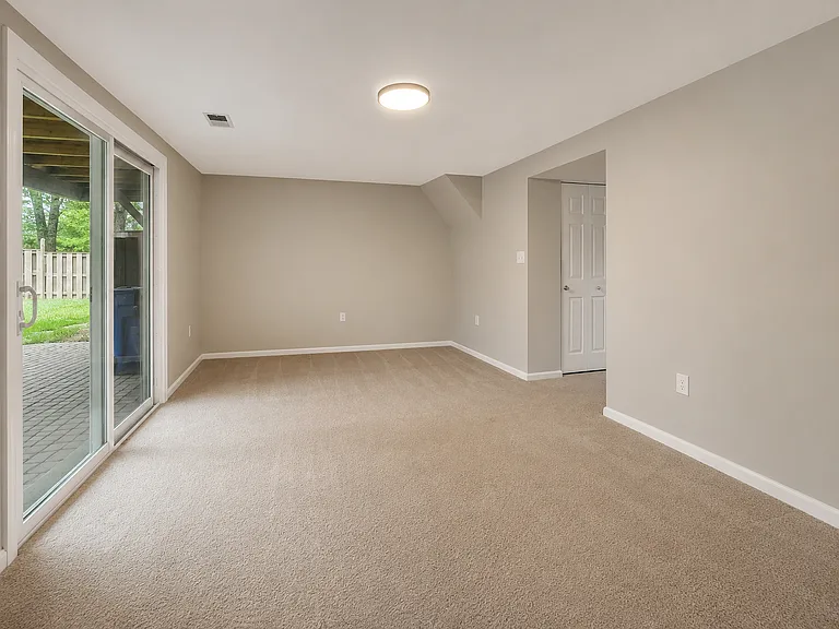 116 Smithfield Ct — Photo 28