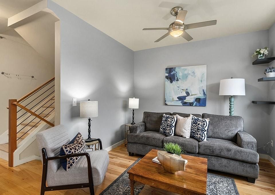 2nd floor - living room