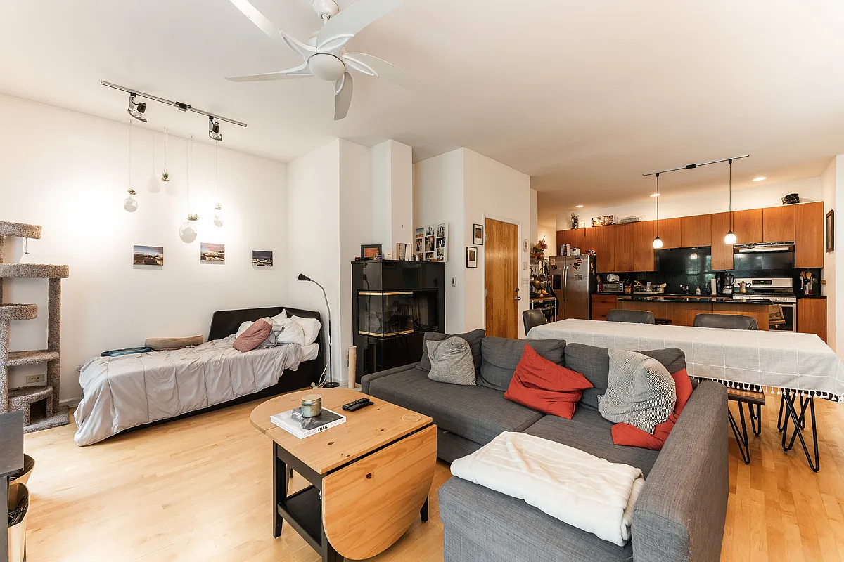 Building Photo - 1407 N Wicker Park Ave #1