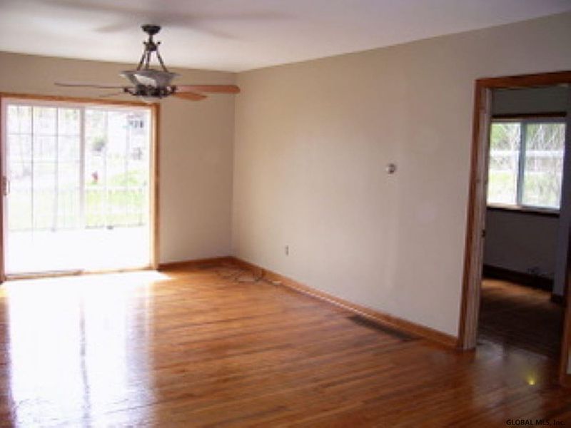 4th image of 102 5TH Street