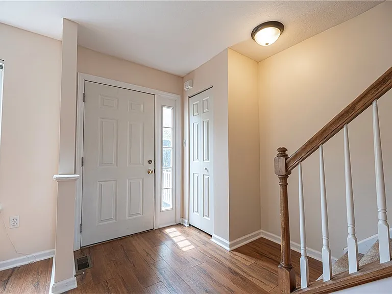 222 Castle Creek Dr — Photo 3