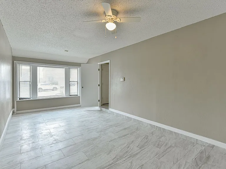 1141 Royal Crest Dr — Photo 24