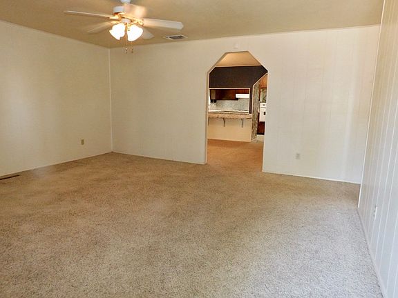 4th image of 1215 Douglas Dr