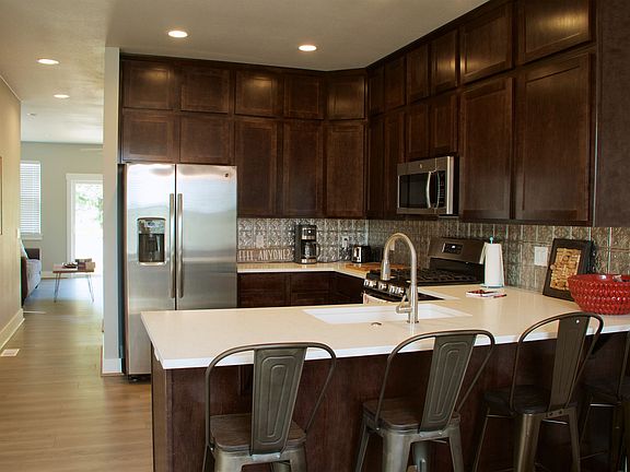 3rd image of 1575 S Brooks Ave #1575