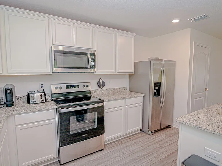 695 Bay Leaf Dr #MAIN — Photo 3