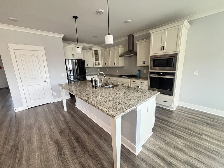 3038 Oxford Dr — Photo 5