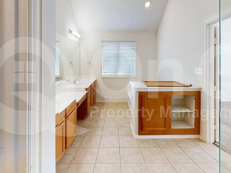 413 Driftwood Ct — Photo 16