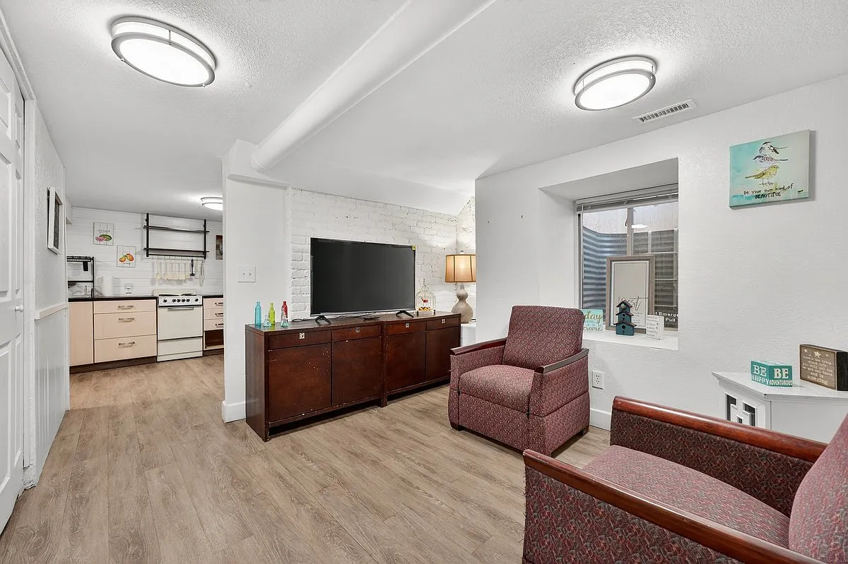 2 bed, 933 sqft, $1,500 — Photo 3