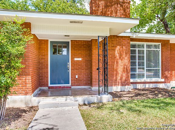 3rd image of 2311 W Gramercy Pl