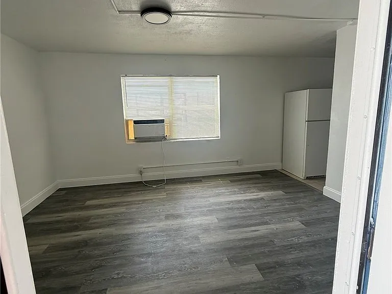 3049 2nd St #4 — Photo 9