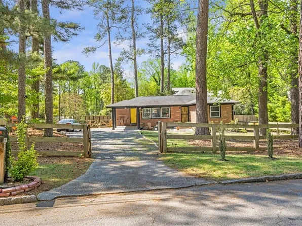 3385 Pinehill Dr, Decatur, GA 30032