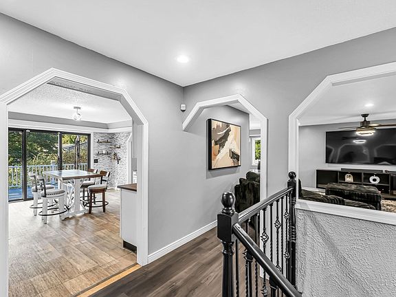 3rd image of 10 Robert Dr
