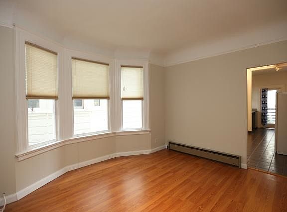 3rd image of 479 Sanchez St