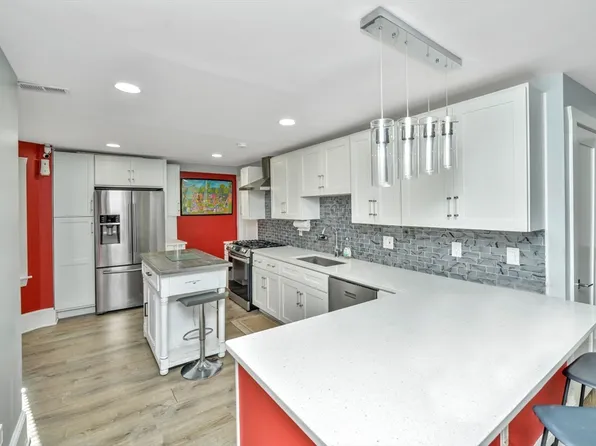 32-32-32R Temple St, Mattapan, MA 02126