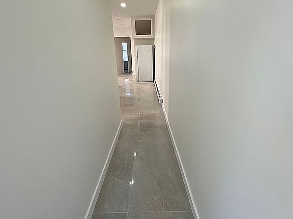 3rd image of 448 Avenue