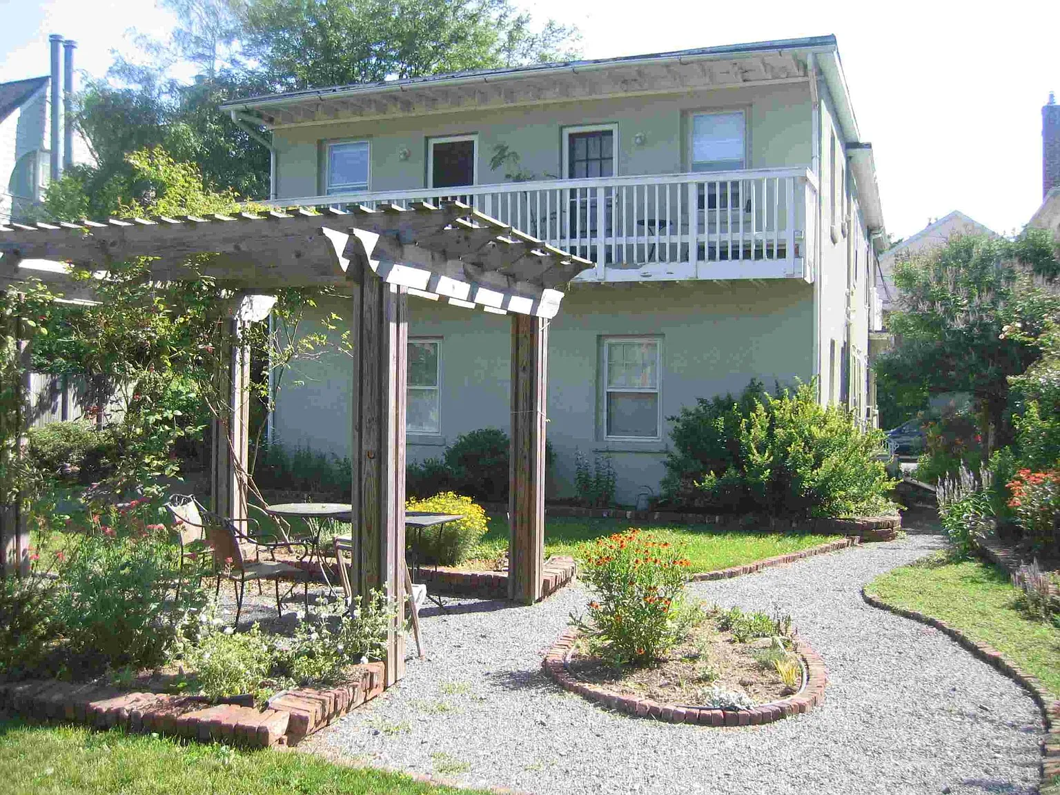 3 bed, 1300 sqft, $4,000 — Photo 2