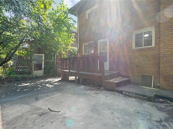 5th image of 2703 Woodstock Ave