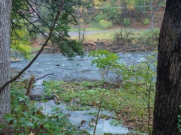 4th image of 333 Deer Creek Ln
