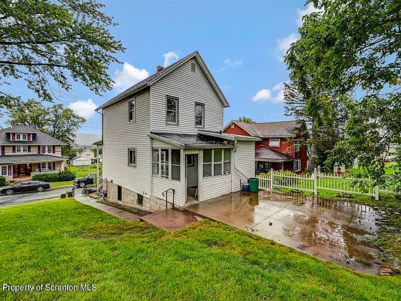 5th image of 2725 Cedar Ave