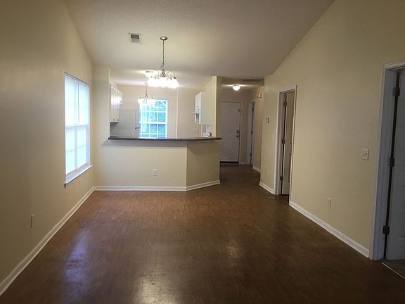 5th image of 1611 Horseshoe Dr APT A