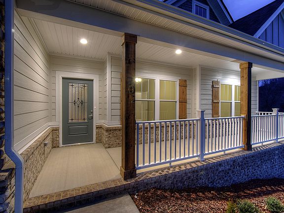 5th image of 702 Hunts Terrace Dr