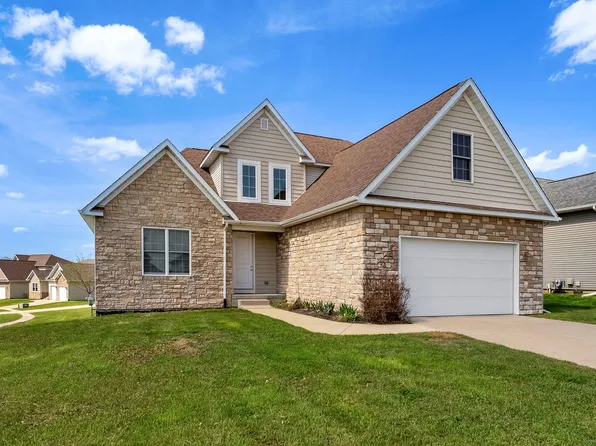 92 Cobblestone Ln, Le Claire, IA 52753