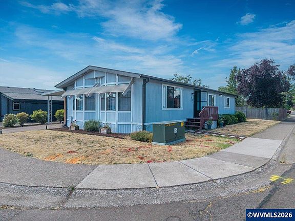 3rd image of 801 Mazama Ave