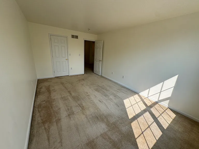 342 S 40th St — Photo 39