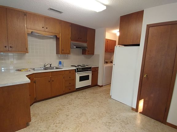 kitchen w plenty of cabinets
