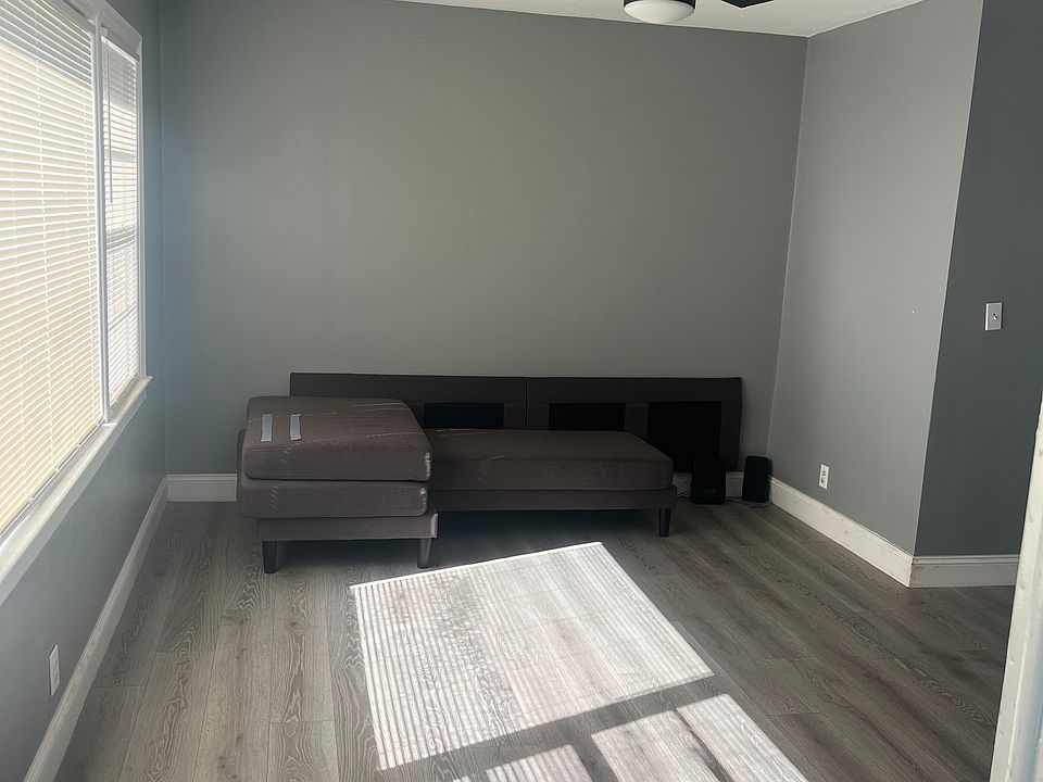 2nd image of 3519 Poinsetta St