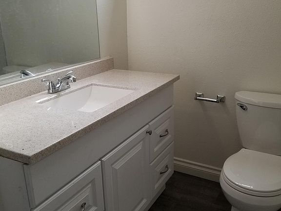 Full bathroom 2nd floor