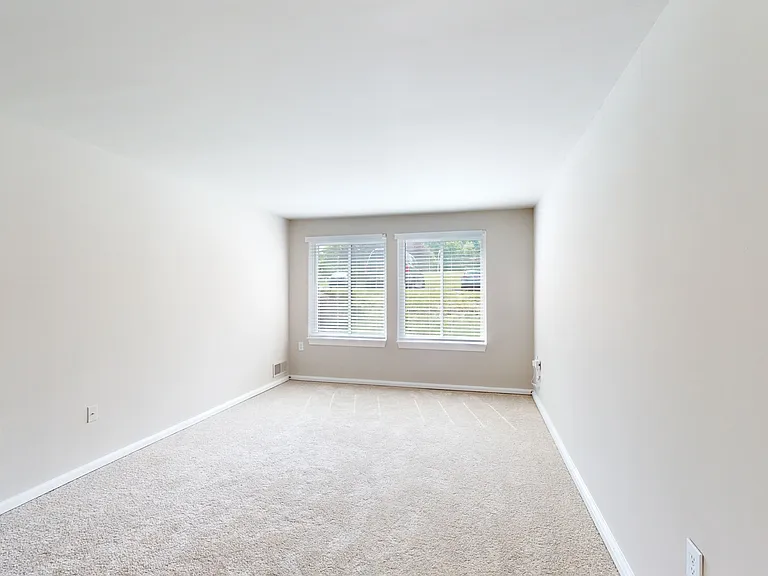 Seneca Place — Photo 37