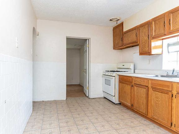 5th image of 8833 Jordan St