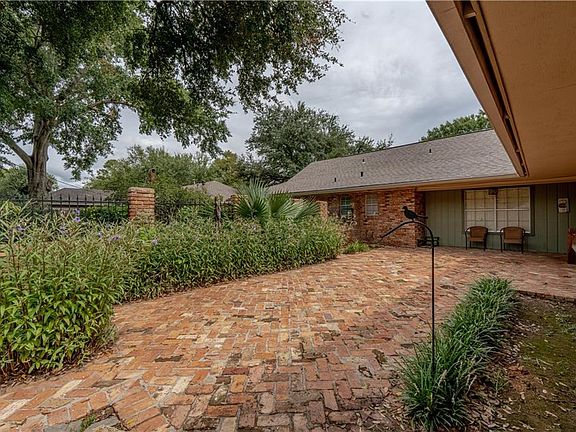 2nd image of 608 Post Oak Blvd
