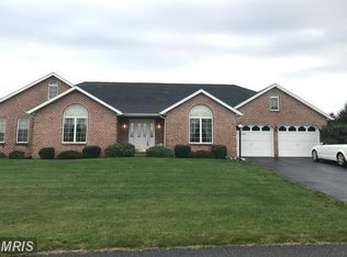 682 Mahantango Dr, Chambersburg, PA 17202