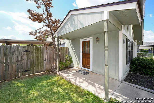 2 bed, 1.0 bath, 1040 sqft, $1,350 — Photo 2