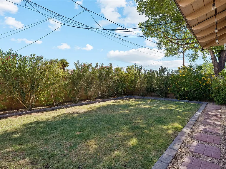 719 E Erie Dr — Photo 32