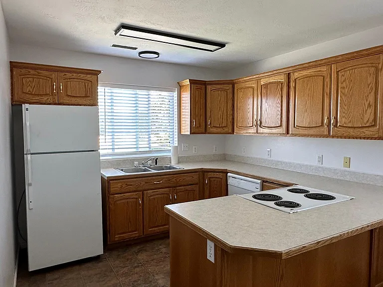 397 W 400 N — Photo 4