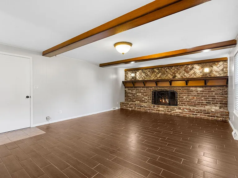 2329 E Bancroft St — Photo 10