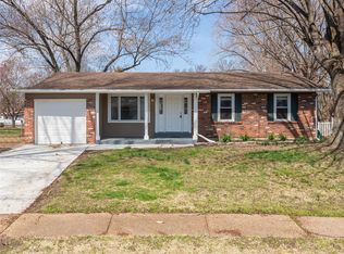 2435 N Pointe Ln, Florissant, MO 63031