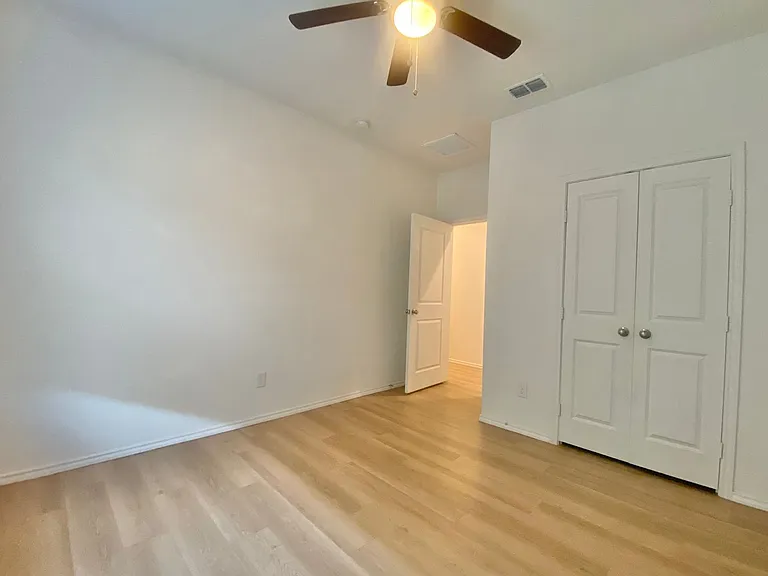 5547 Itasca St — Photo 11