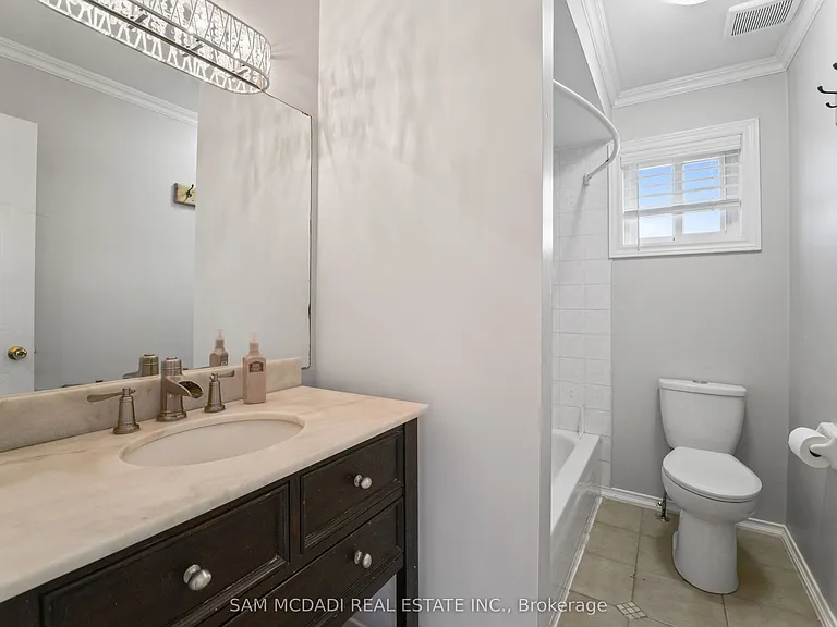 87 Rundle Cres — Photo 15