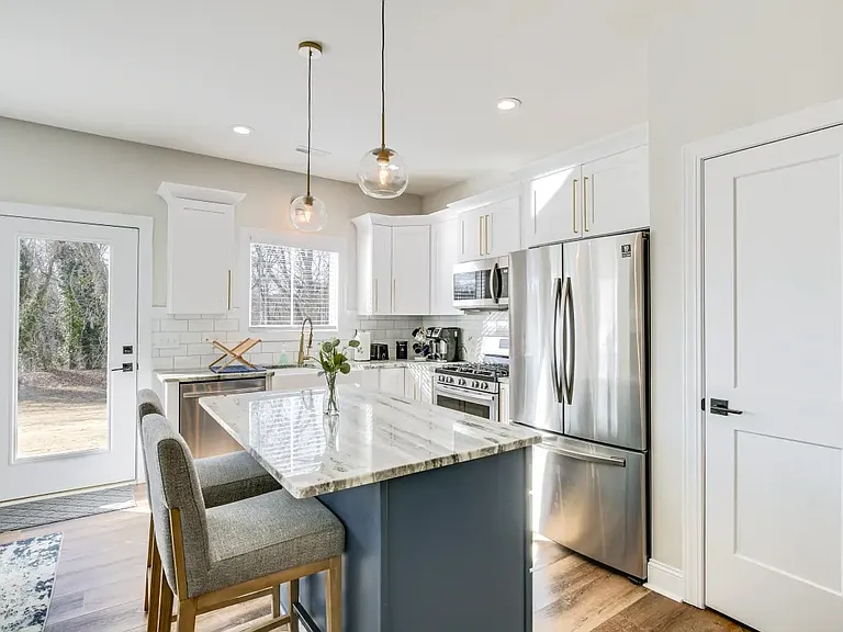 112 Park Ave — Photo 10
