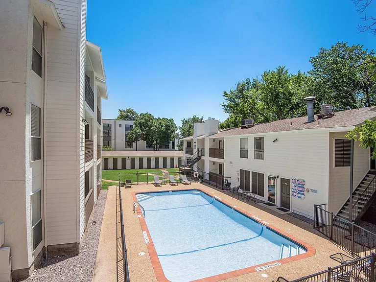 Moser Gardens Apartments — Photo 28