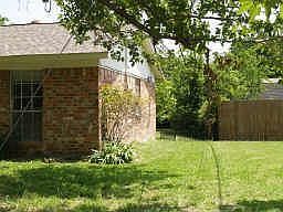 3rd image of 417 Live Oak Dr