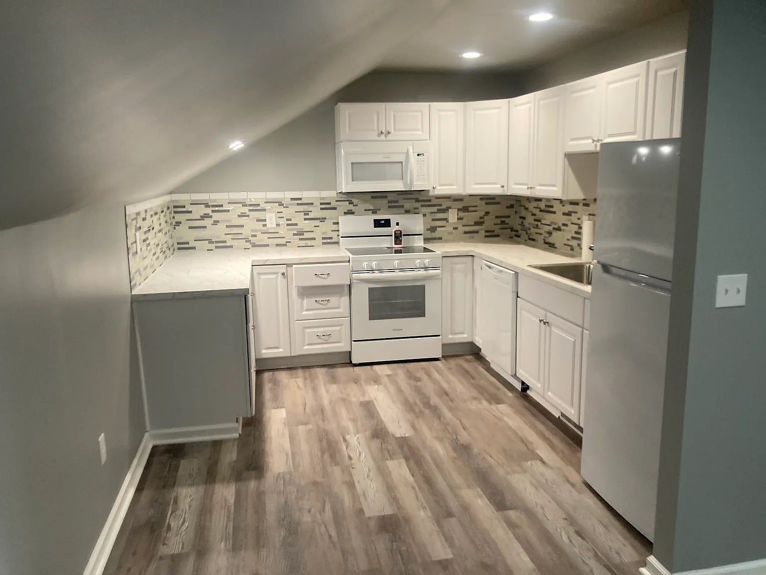 2 bed, 750 sqft, $900 — Photo 3