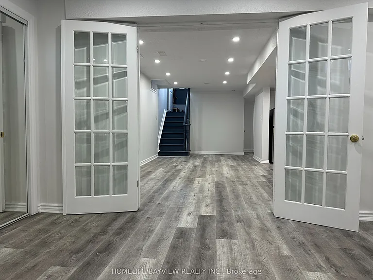 36 Rosanna Cres — Photo 12