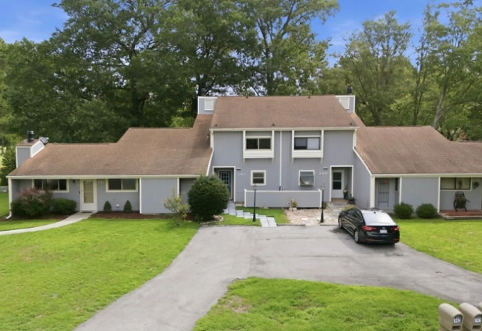Extensively Renovated Golf Course Townhome In River Bend — Photo 2