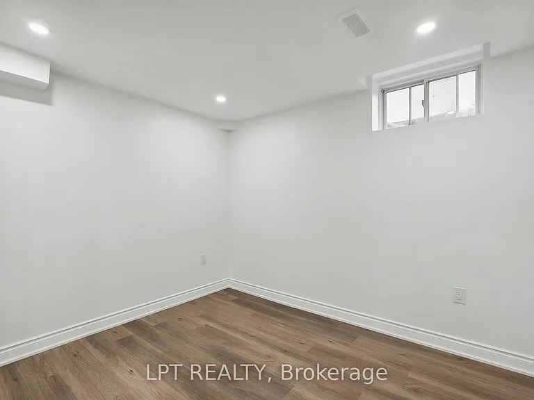140 Springvalley Cres #LOWER — Photo 13