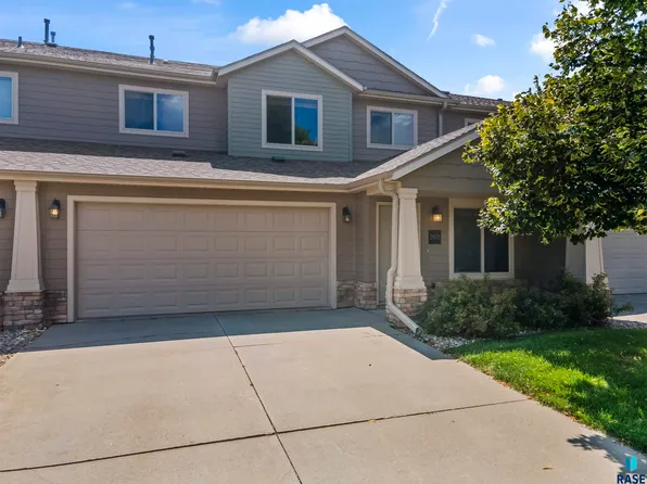 2905 E Indigo Pl, Sioux Falls, SD 57108
